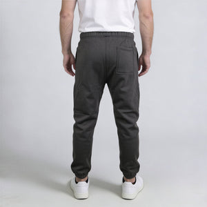 Apex Fleece Jogger model donker-grijs back close