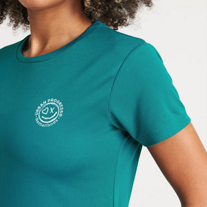 Axis Tee jade dames model front close-up