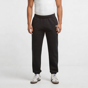 Coreblock Jogger model zwart front close