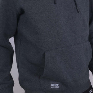 District One Hoodie Model staal grijs close-up kangoeroezak