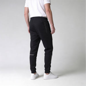 Dynamic Fit Jogger model zwart achter side