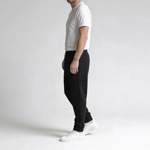 Dynamic Fit Jogger model zwart side