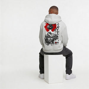 Loose Fit Hoodie Samurai Geisha model licht grijs back zittend op een kubus