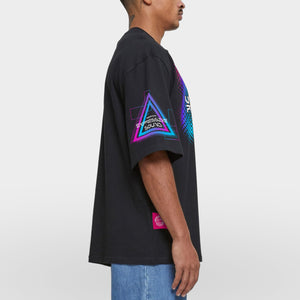 Oversized-sleeve-t-shirt-Baseline-model-zwart-side