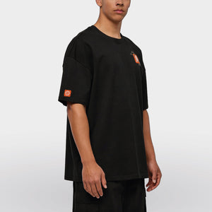 Oversized Tee Urban Flux model zwart front side right