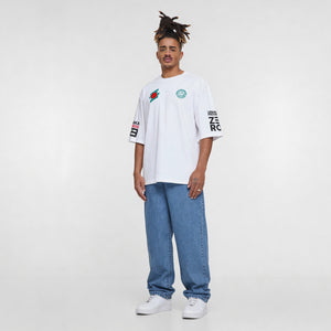Oversized sleeve t-shirt Zero Tolerance model wit front full person