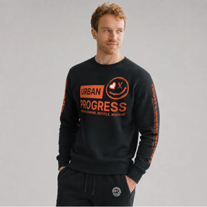 Sweatshirt-Grind-Now-model-zwart-front-close