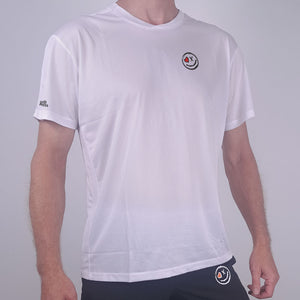 T-Shirt Akari Wite front close model