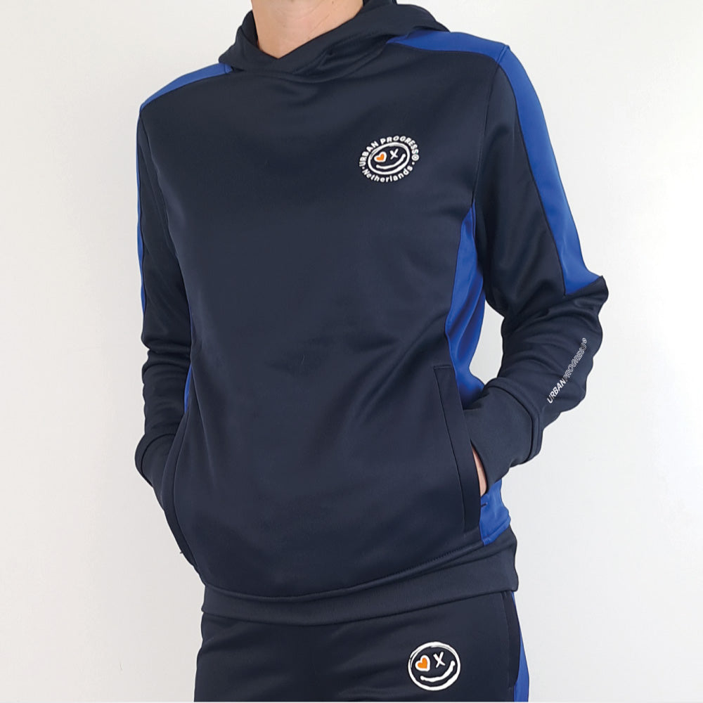 Univi Team Hoodie navy-royal blue front 2 model vrouw