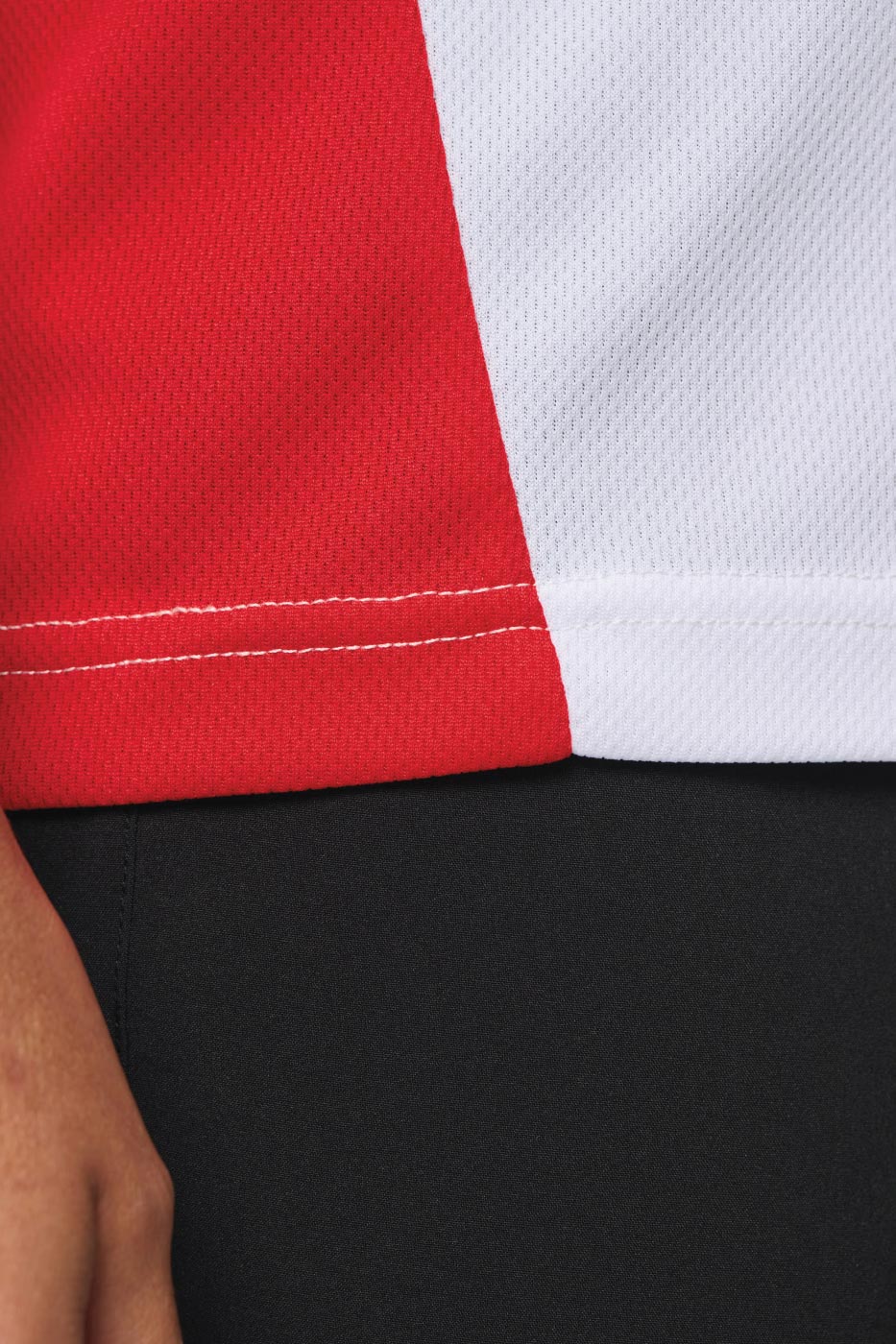 Ace-Panel-Shirt-Dames-model-rood-wit-closeup-onderkant
