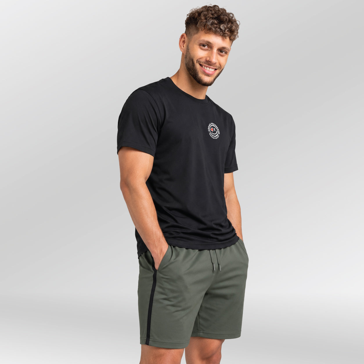 Ace-Stripe-Short-model-khaki-zwart-front-side