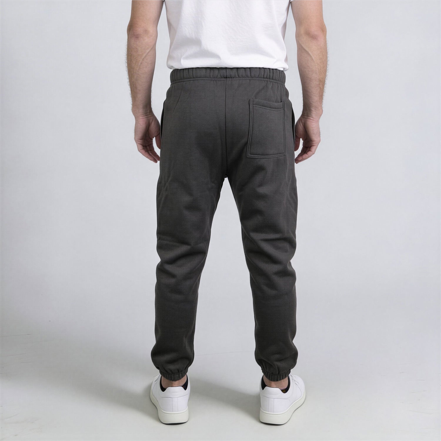 Apex Fleece Jogger model donker-grijs back close