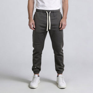 Apex Fleece Jogger model donker-grijs front close