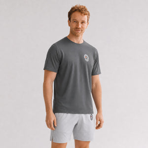 Axis-Tee-model-grijs-side