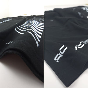 Closeup fotos van de Oversized T-shirt SYNC zwart