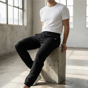 Coreline Jogger model zwart zittend