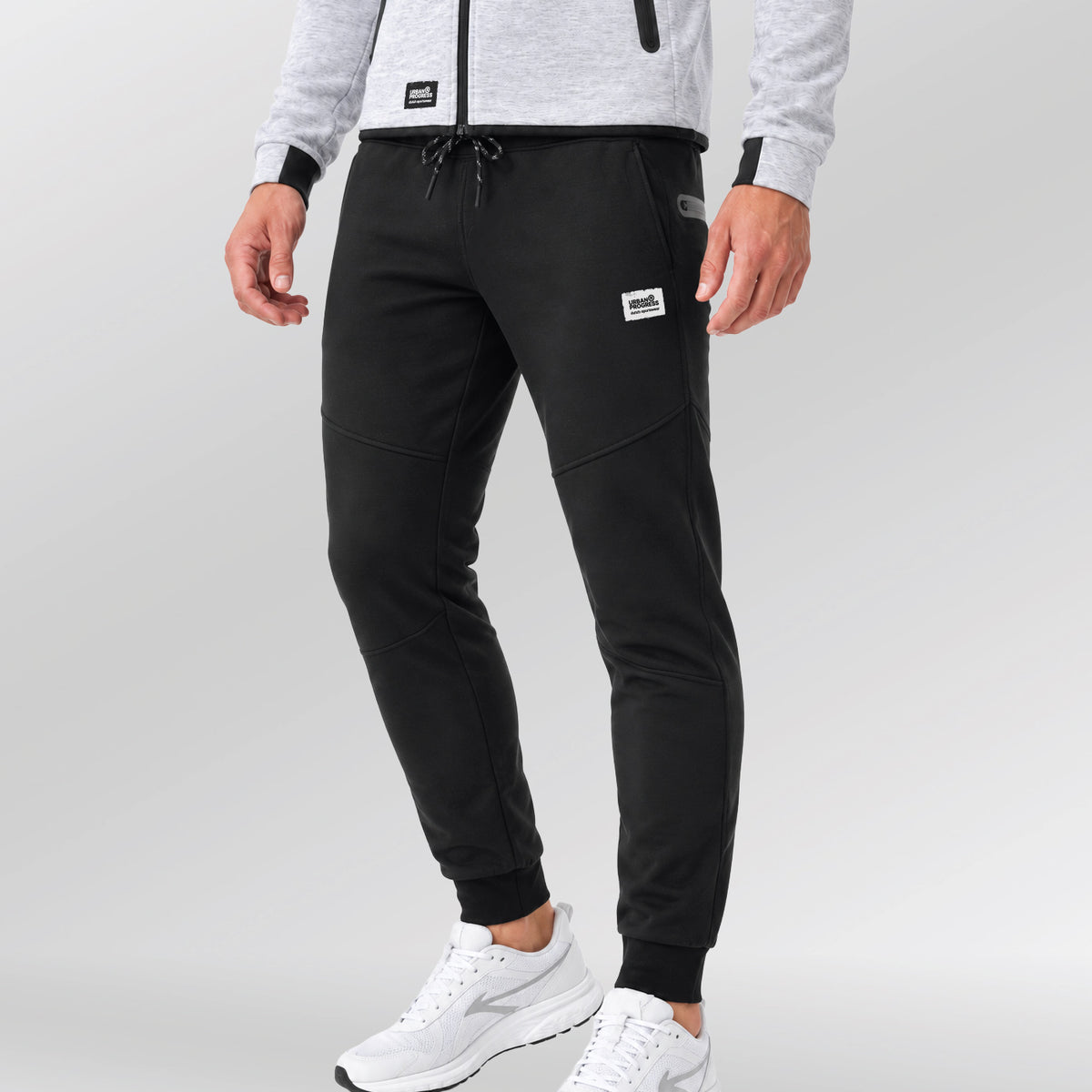 Court Tech Herenbroek zwart met comfortabele stretchstof en elastische enkelboorden