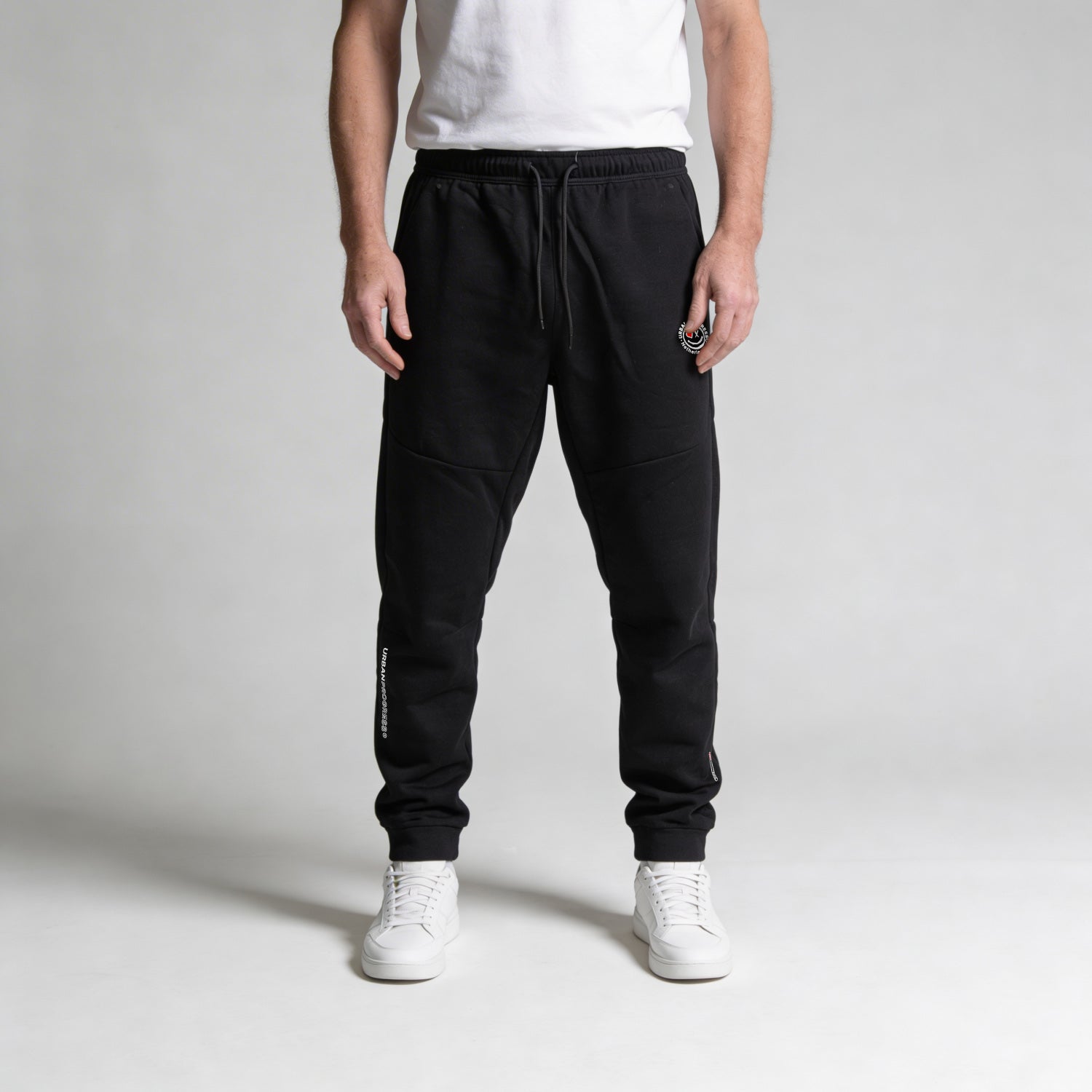 Dynamic Fit Jogger model zwart front close