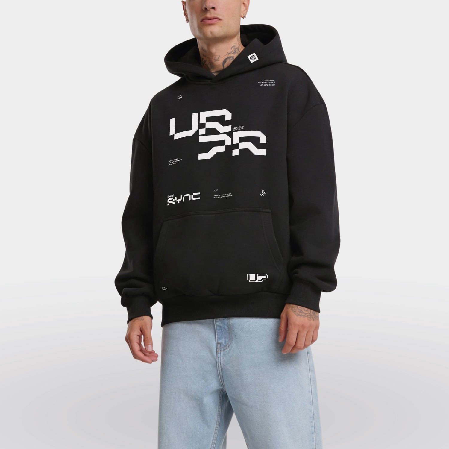 Heavy Oversized Hoodie SYNC Model zwart front side