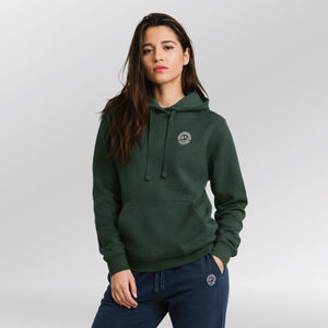 Hoodie-One-Step-Closer-Dames-model-bottle-green-front-hand-in-zak