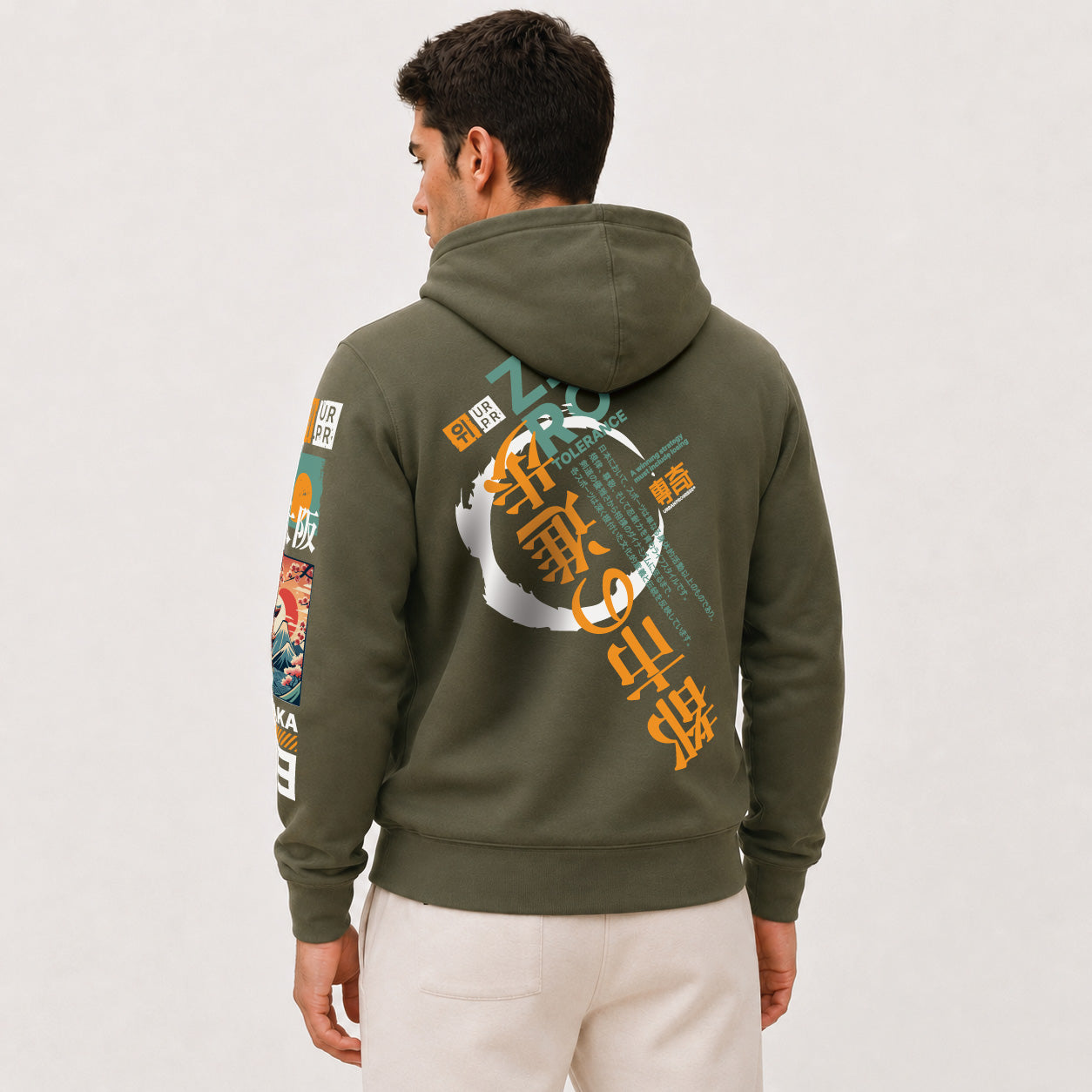 Hoodie-Zero-Tolerance-model-olijf-groen-back