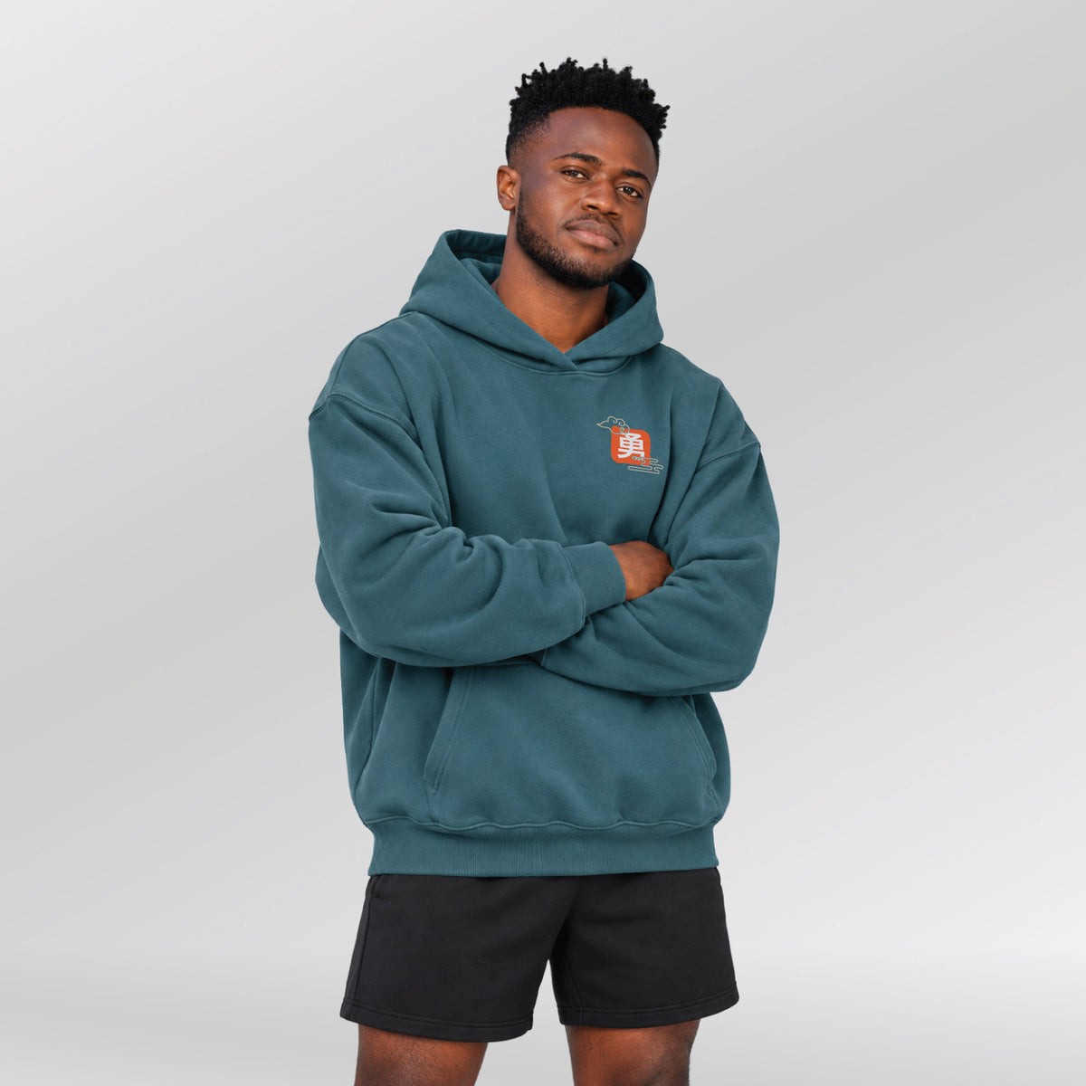 Oversized-Hoodie-Urban-Flux-model-turquoise-front-armen-over-elkaar