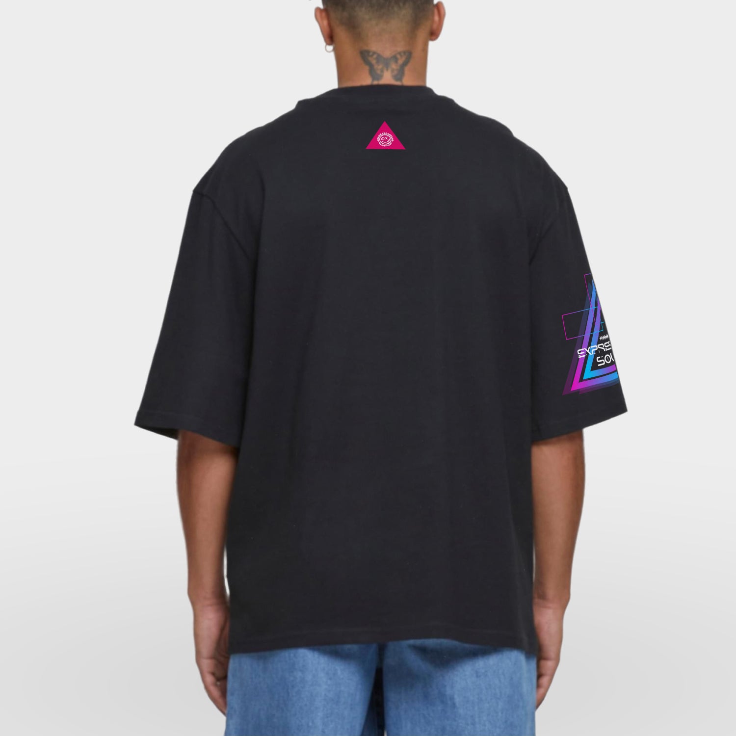 Oversized-sleeve-t-shirt-Baseline-model-zwart-back