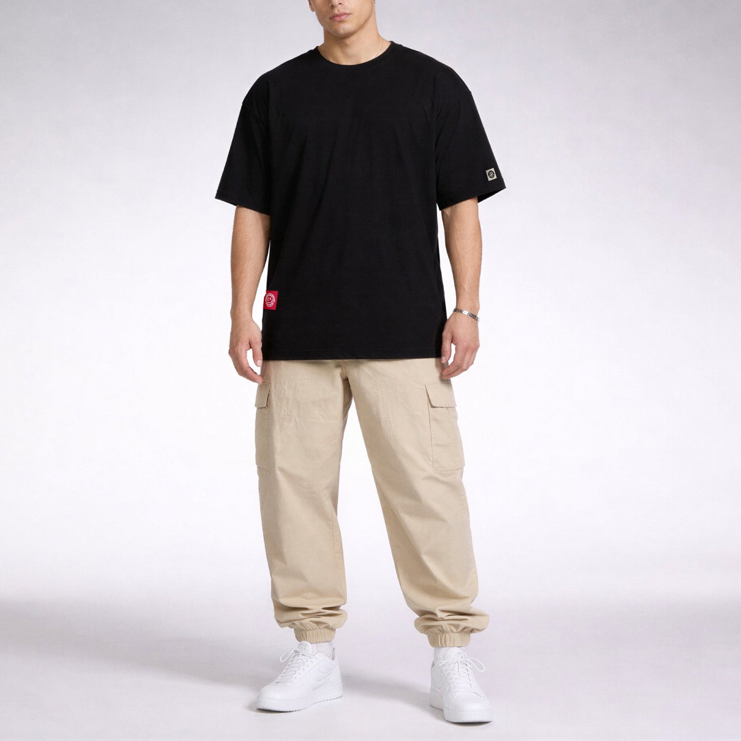 Oversized Recycled Tee KABUKI model black front streetwear positie