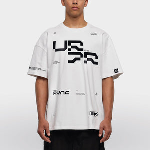 Oversized Tee SYNC model wit front 2