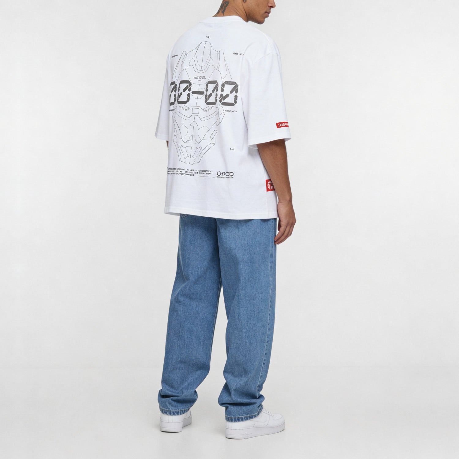 Oversized sleeve t-shirt AFTERHRS model wit side compleet