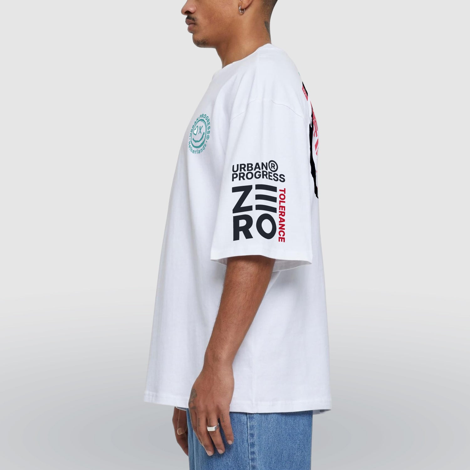 Oversized sleeve t-shirt Zero Tolerance model wit side left