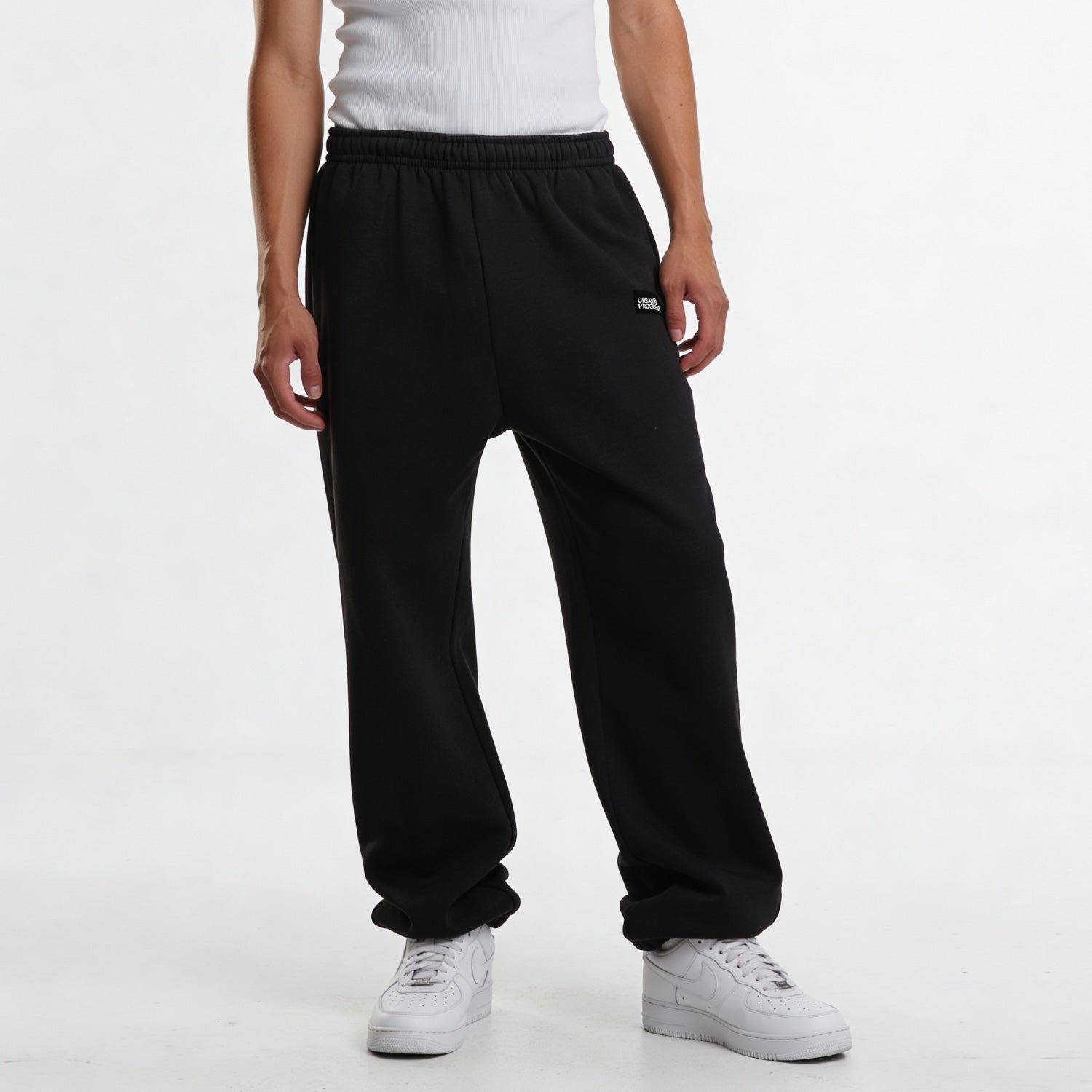 Shadow Core Jogger Loose Fit model zwart front