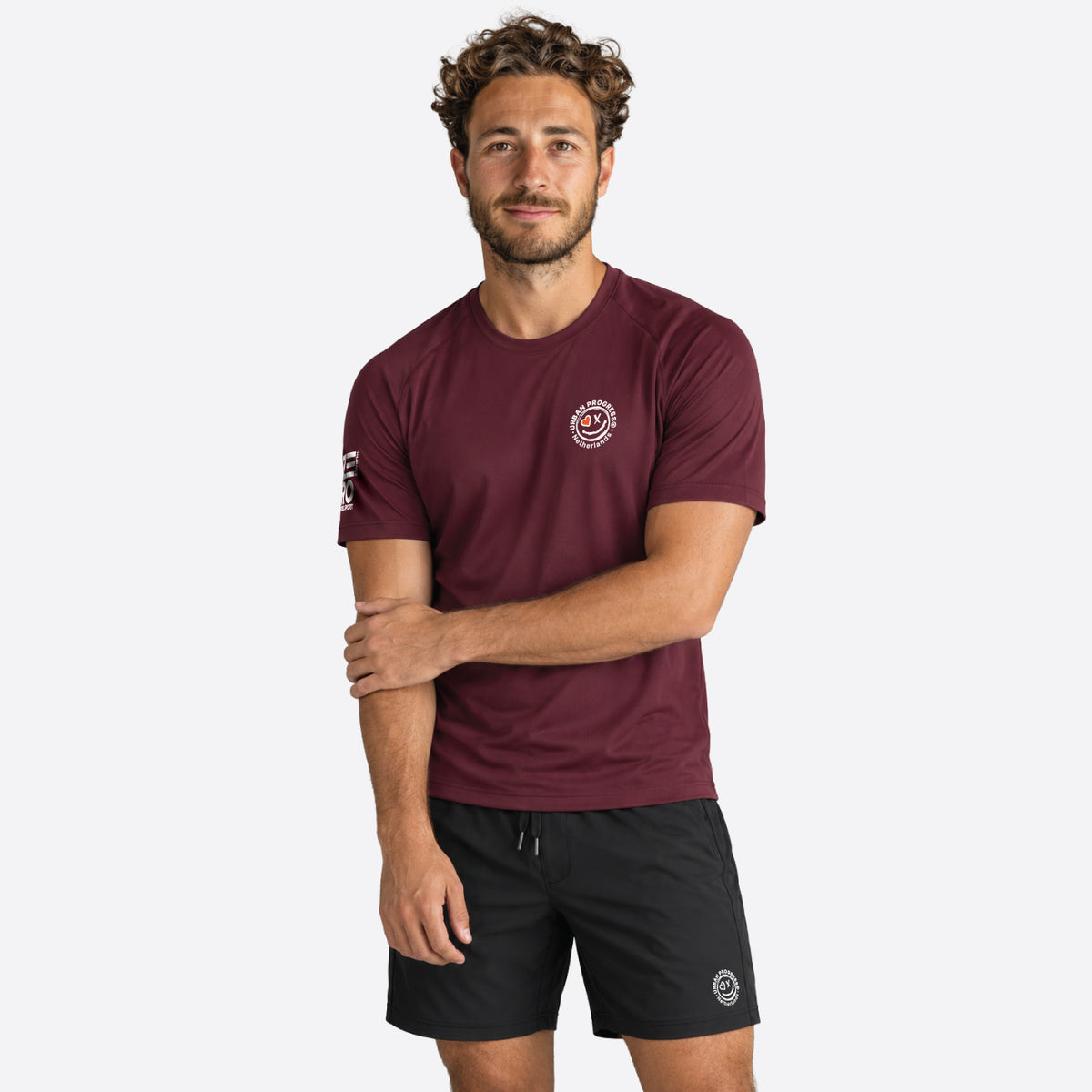 Shirt-zero-tolerance-sport-model-wijn-rood-front-arm-over-elkaar