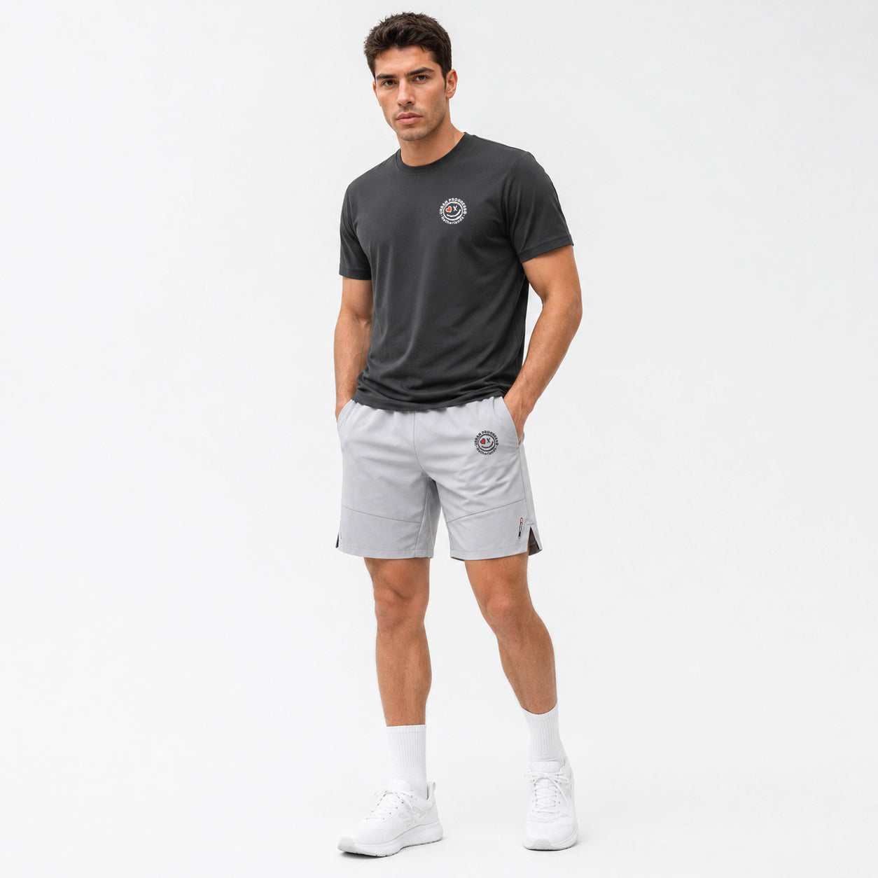 Short Explora model licht grijs front full person