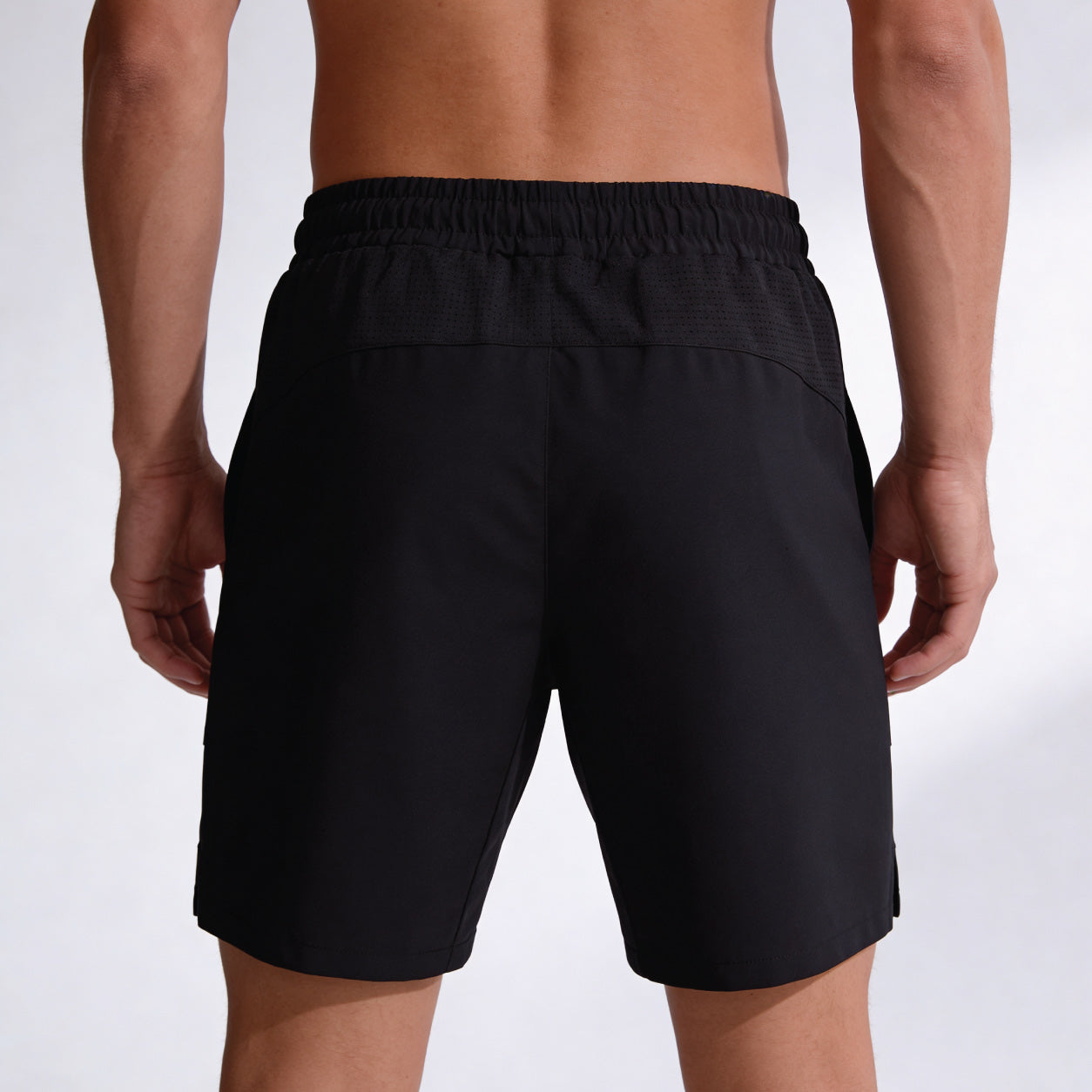 Short Explora model zwart back