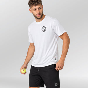 Signature-T-shirt-model-wit-front-side-met-tennisbal