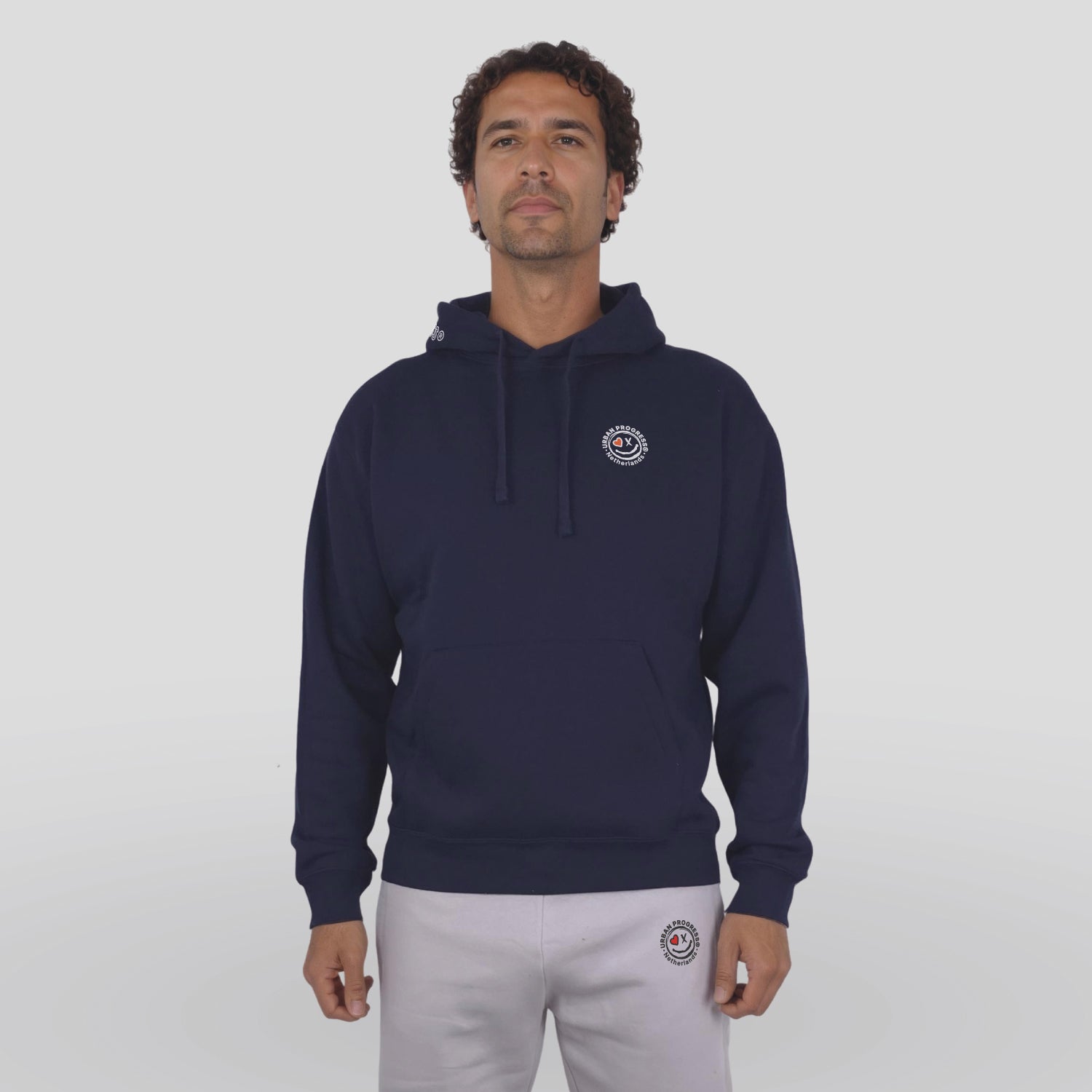 Signature Hoodie Heren model navy front