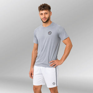 Sportshirt-Lockin-model-licht-grijs-front-hand-in-zij