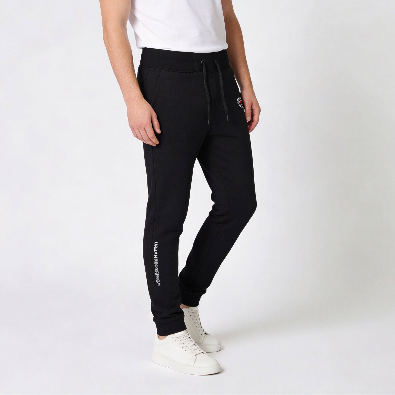 Stealth Tapered Joggingbroek model zwart zijkant