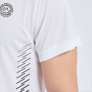 Stride Performance Tee Model wit detail mouw