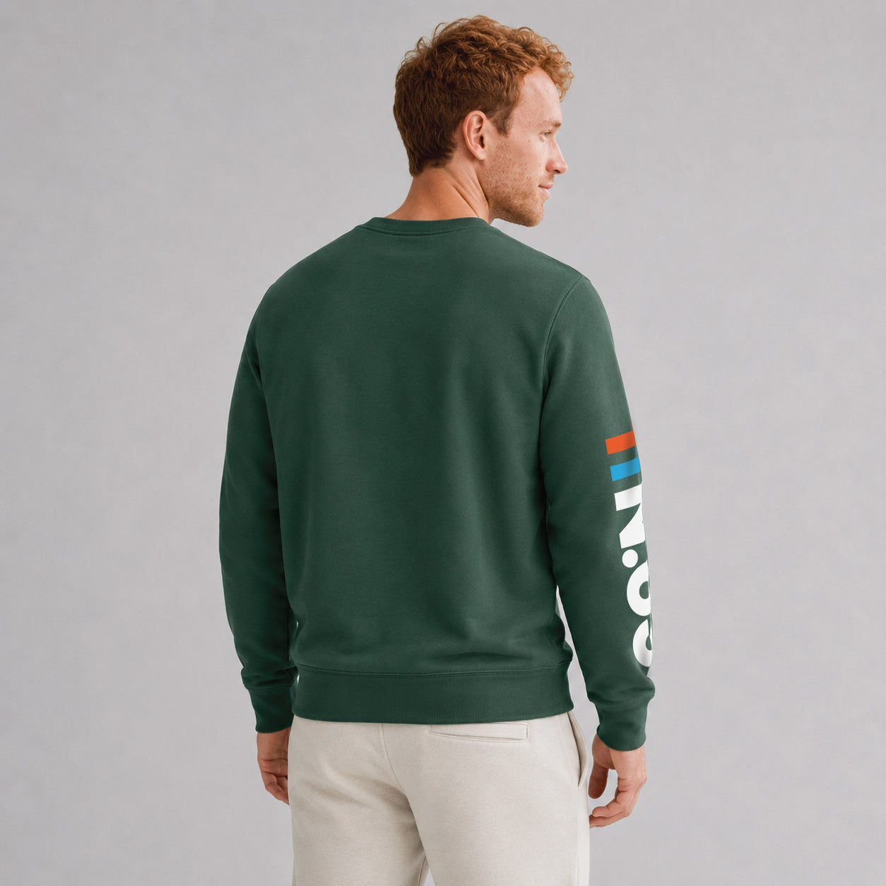 Sweatshirt-N.69-model-bottle-green-back
