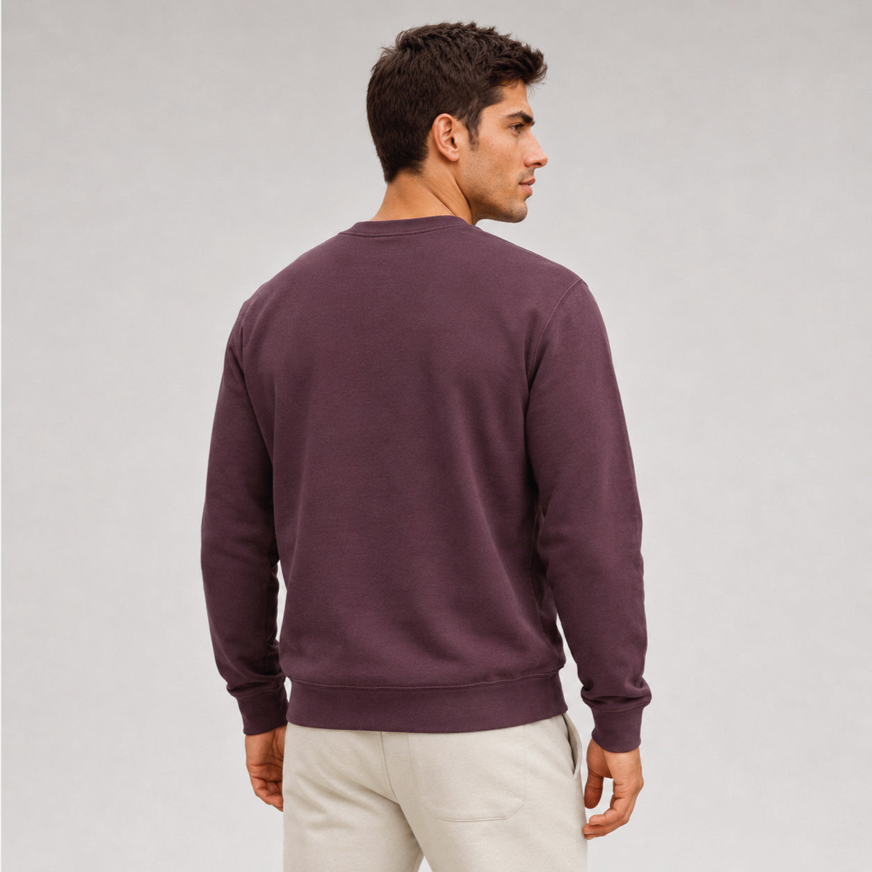 Sweatshirt-Not-Being-Average-model-aubergine-back