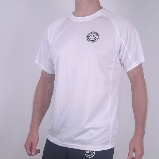 T-Shirt Nova Wit front close model