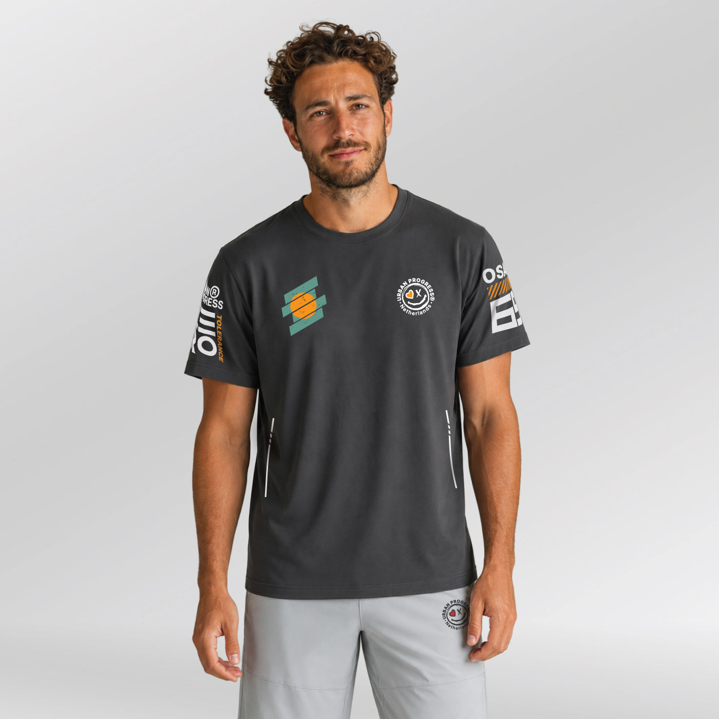 T-shirt Zero Tolerance sport model donker grijs front close
