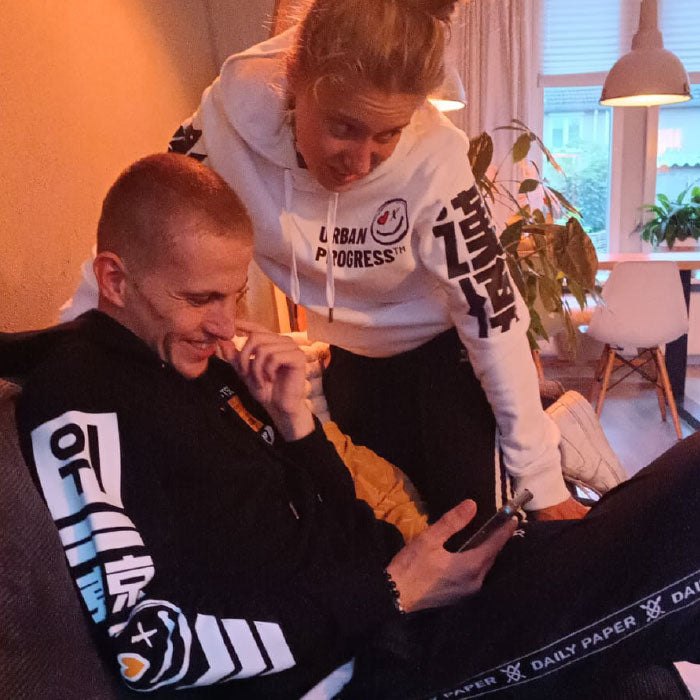 Twee trendy hoodies gedragen door mijn neef en nicht