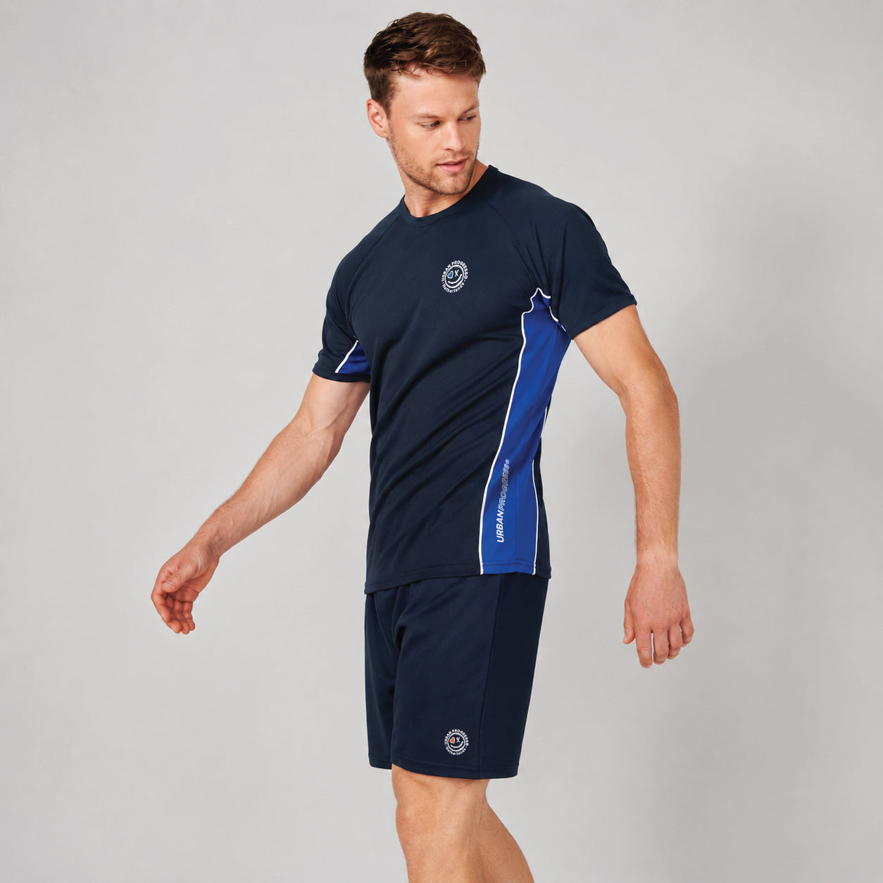 Univi-Panelled-T-shirt-model-navy-royal-side-armen-wijd
