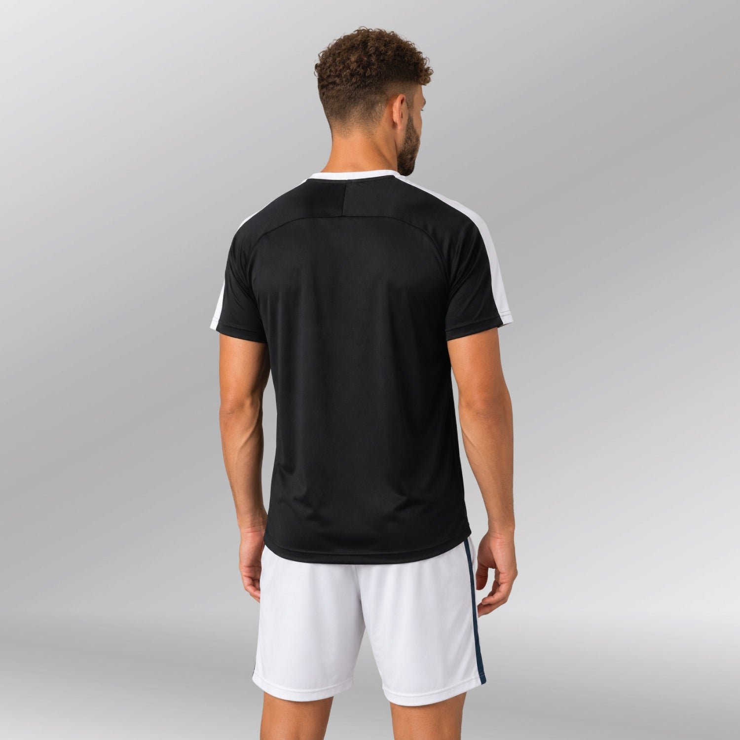 Univi-Team-shirt-model-zwart-wit-back