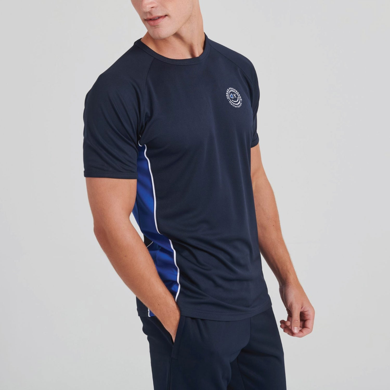 Univi Panelled T-shirt model navy-royal side