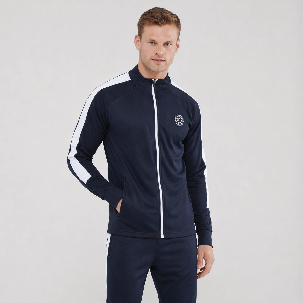 Univi Trainingsjack navy-wit model side lopend