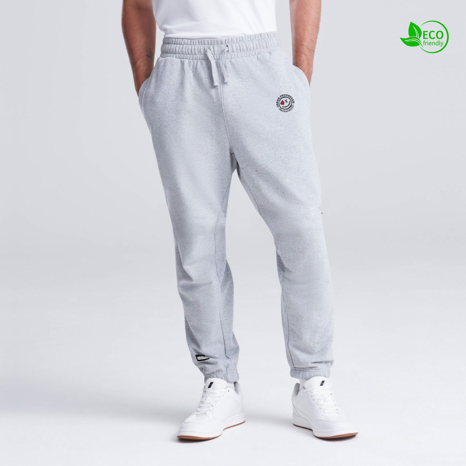 Urban Leaf Jogger model grijs front close